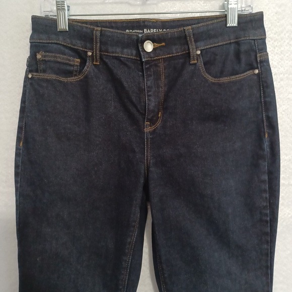 Chico's The Platinum Size 0 S/4 Short Barely Boot Dark Stretch Denim Jeans - Picture 3 of 8